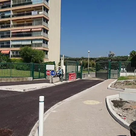 Cnossos Apartmán *